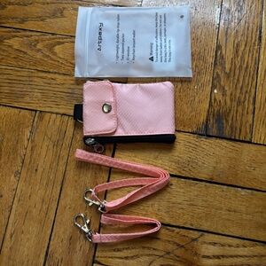 Artpaxy Minimalist Keychain Wallet – Light Pink (NEW)
